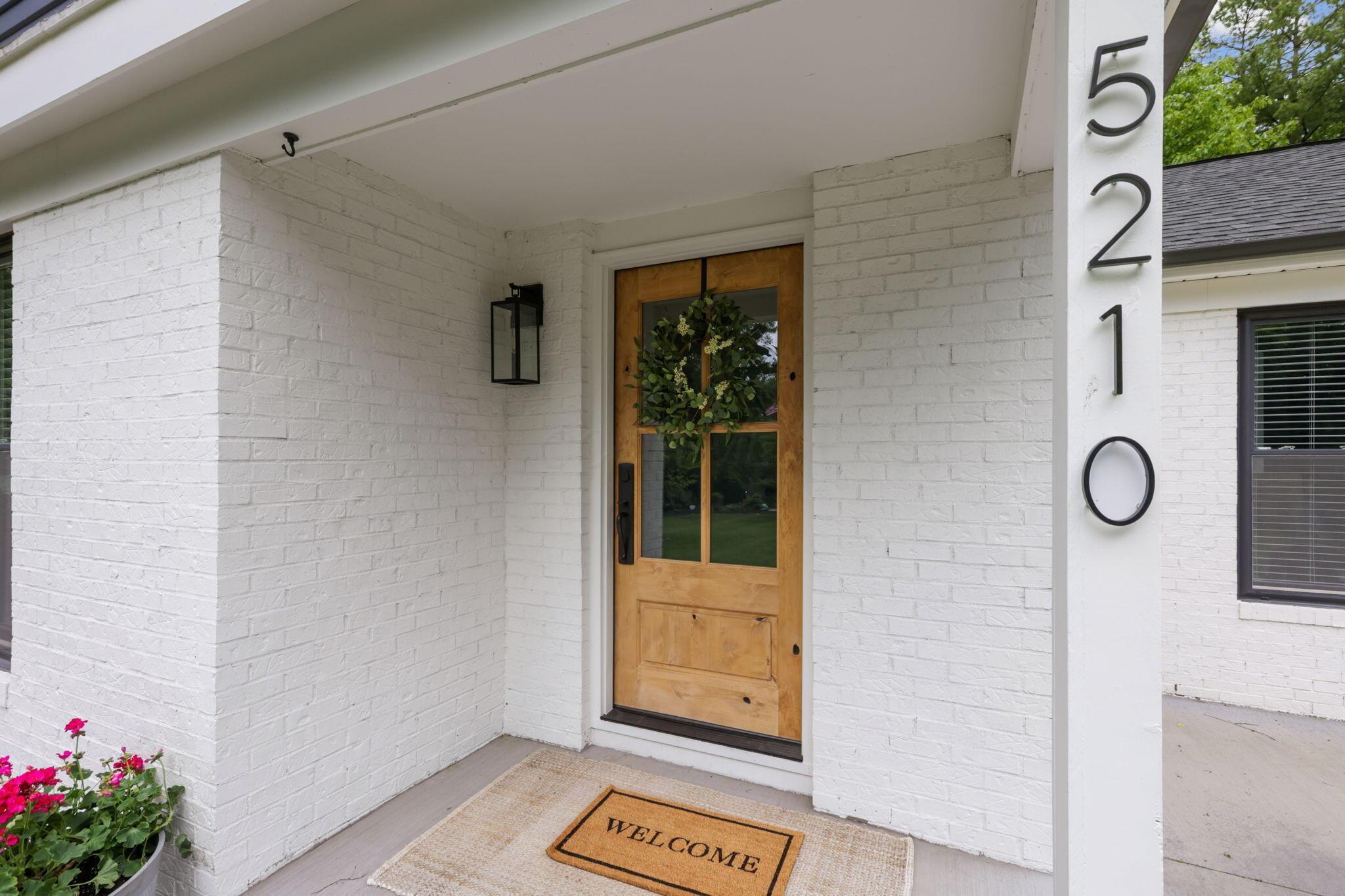 Property Photo: 5210 Chevy Chase Court OH 43220