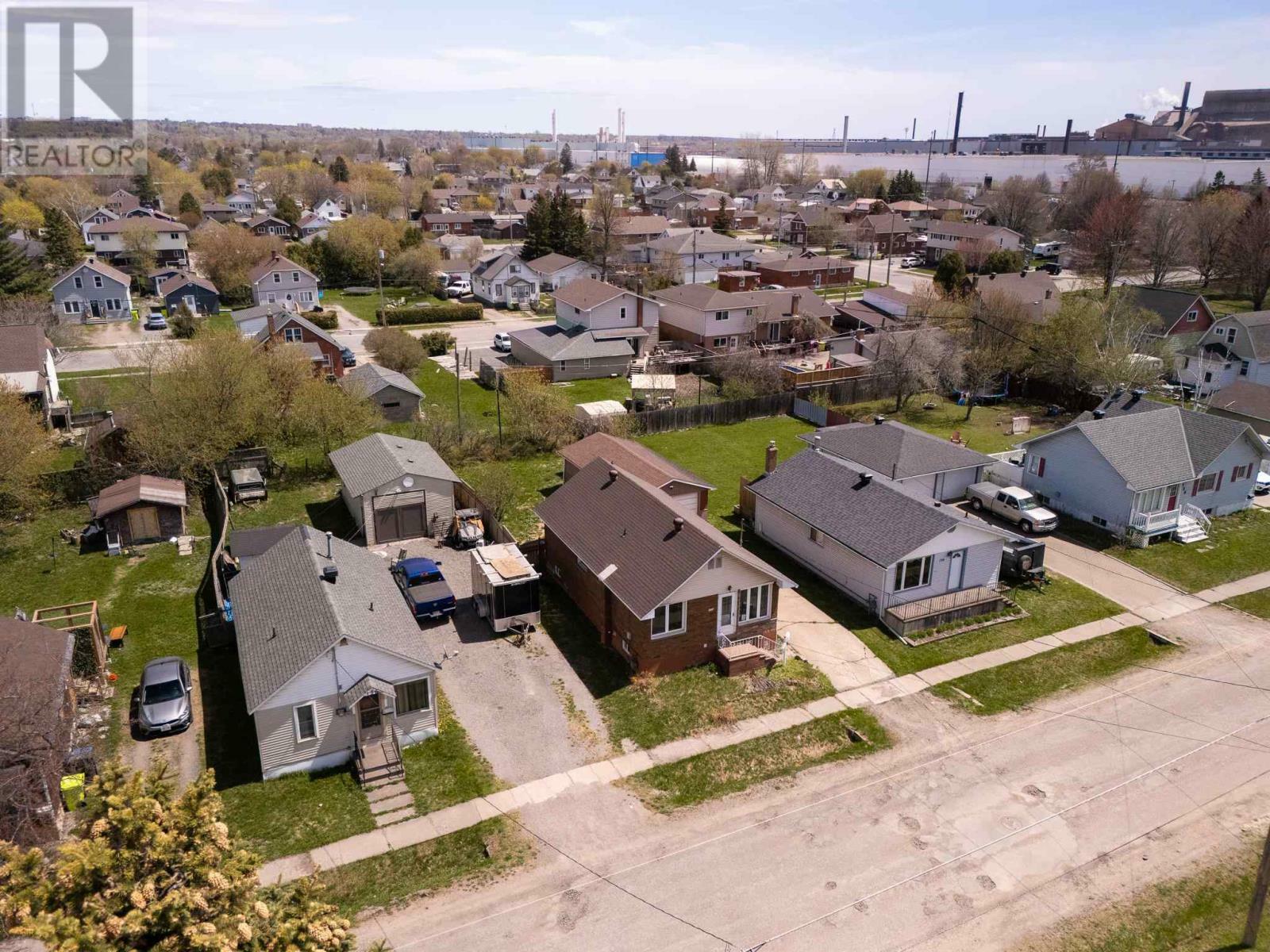 Photo de la propriété: 134 Wilding Ave ON P6C 4V1