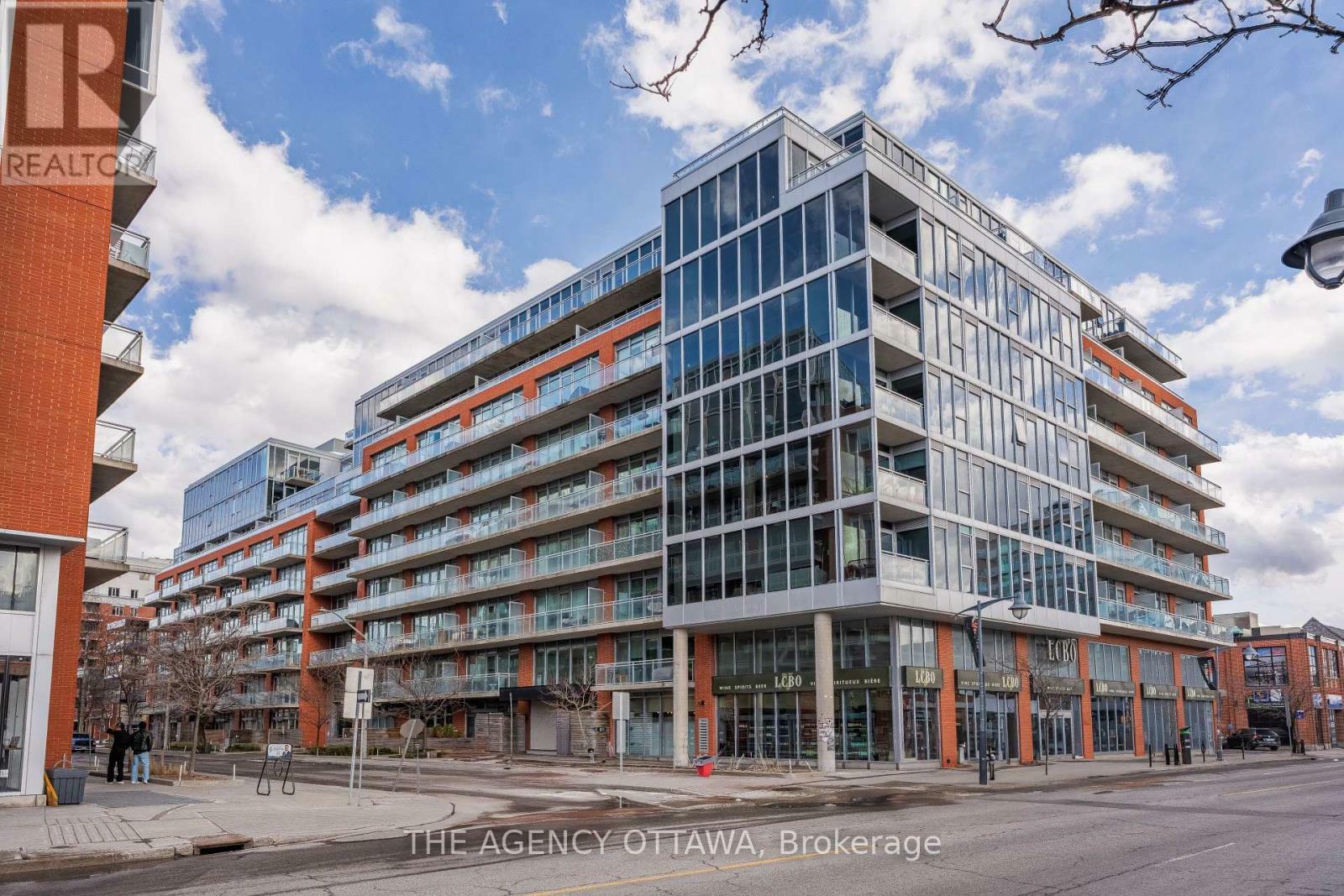 Property Photo: 360 McLeod Street 620 ON K2P 1A9