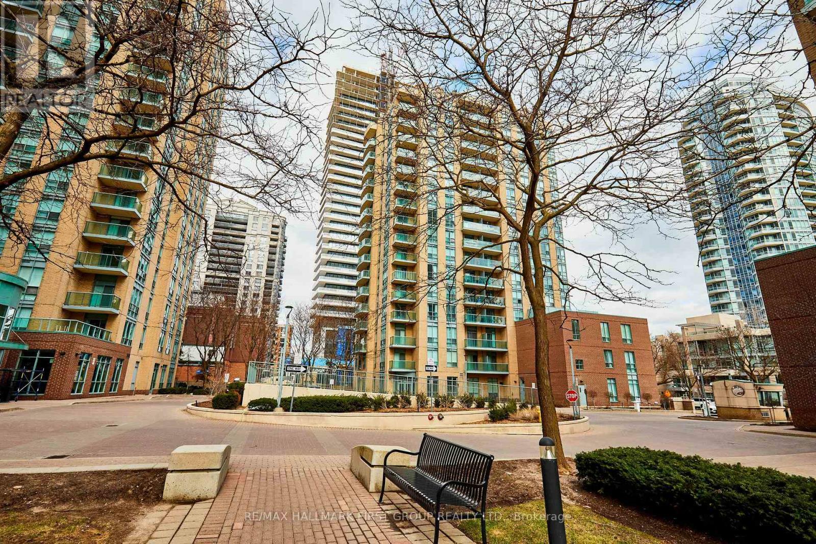 Property Photo: 28 Olive Avenue 612 ON M2N 7E6