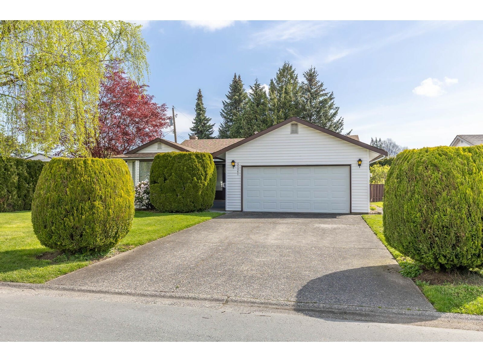 Property Photo: 45061 Mountview Way BC V2R 2P7