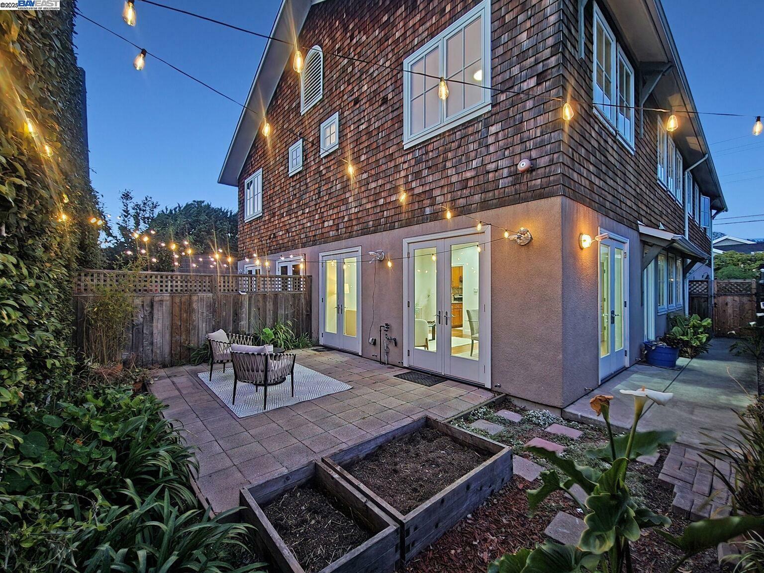 Property Photo: 936 Kains Ave 1 CA 94706