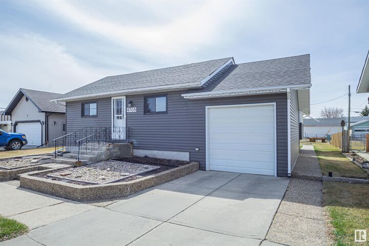 Photo de la propriété:  4705 45 Ave  AB T0A 3A3 