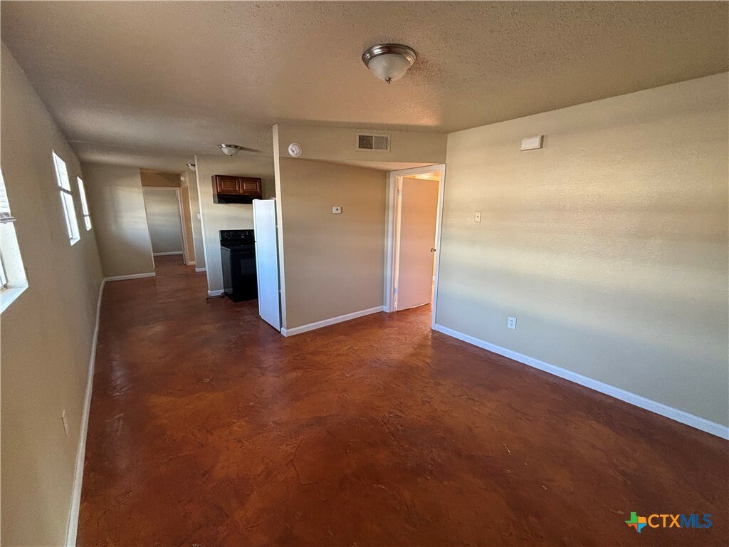 Property Photo: 915 S 15th Street TX 76522