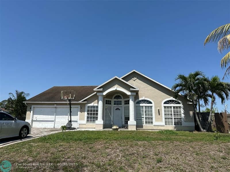 Property Photo: 2334 SE Allen St FL 34984
