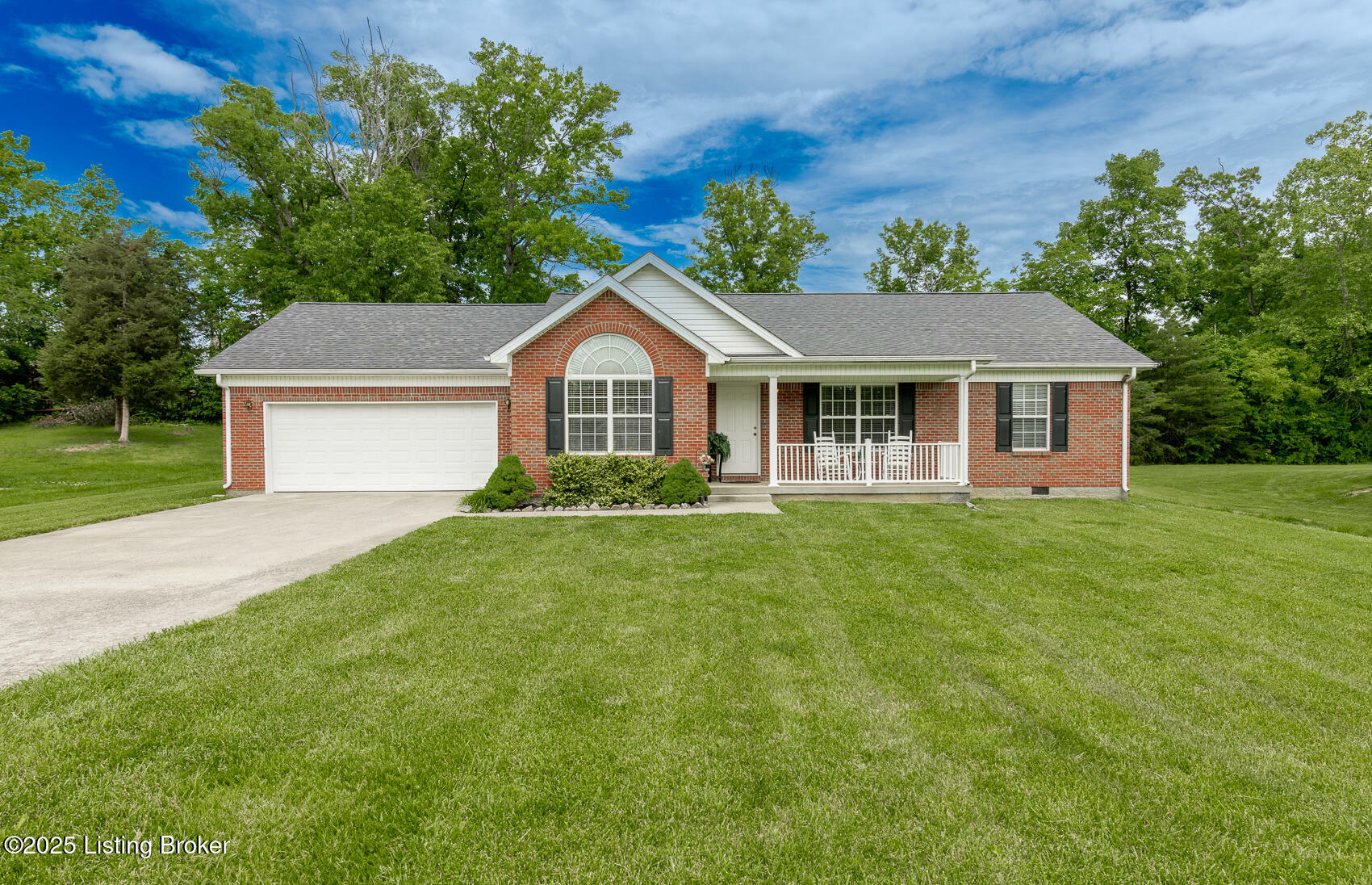 Property Photo: 136 Chesapeake Trail KY 40013