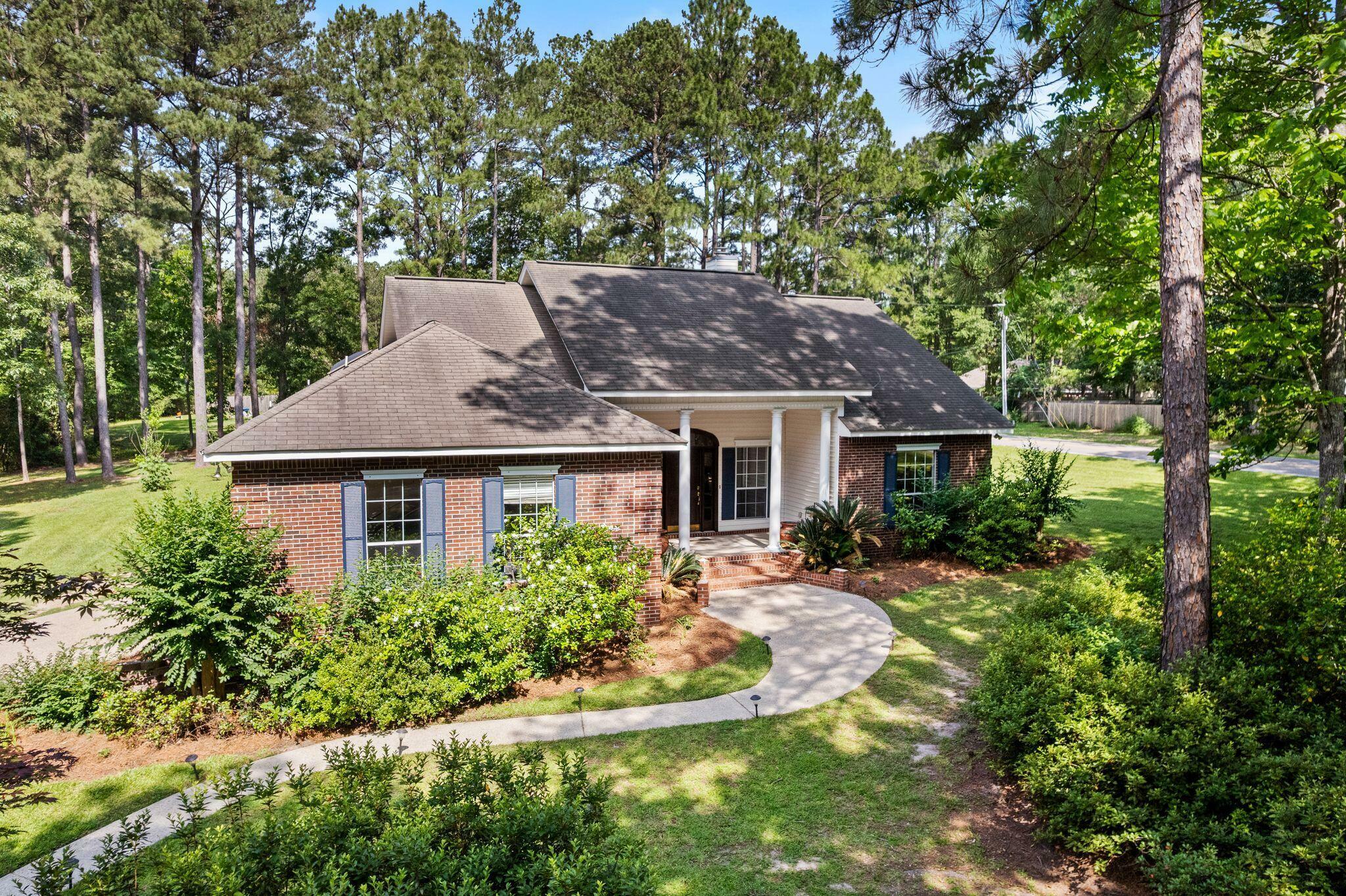 Property Photo: 4 Woodleaf St. MS 39402