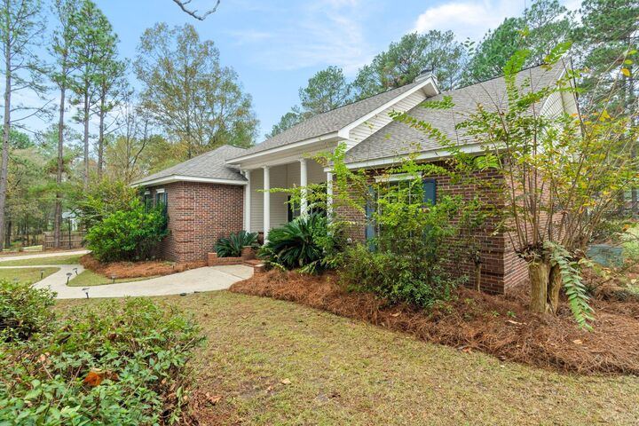 Property Photo:  4 Woodleaf St.  MS 39402 