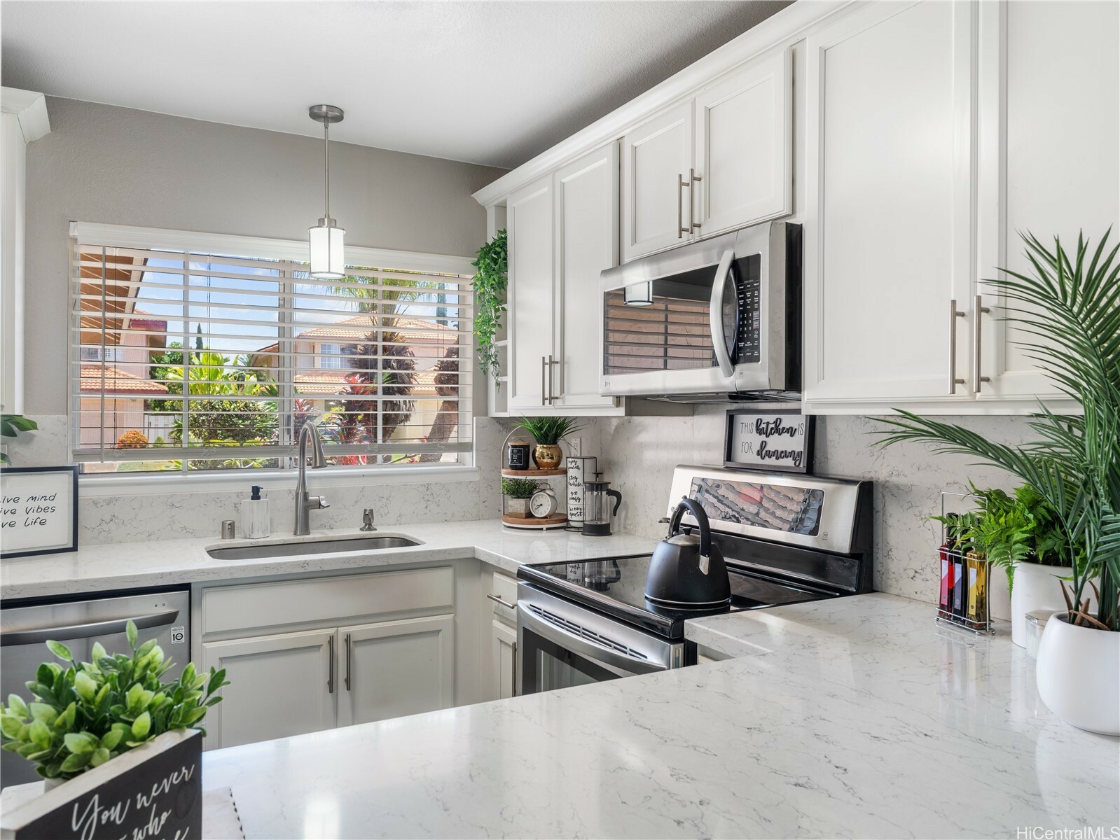 91-1054 Makahaiaku Street  Kapolei HI 96707 photo