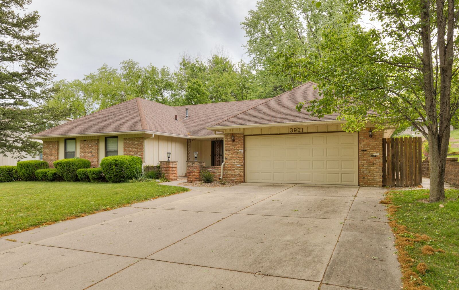 Property Photo:  3921 SW 29th Street  IA 50321 
