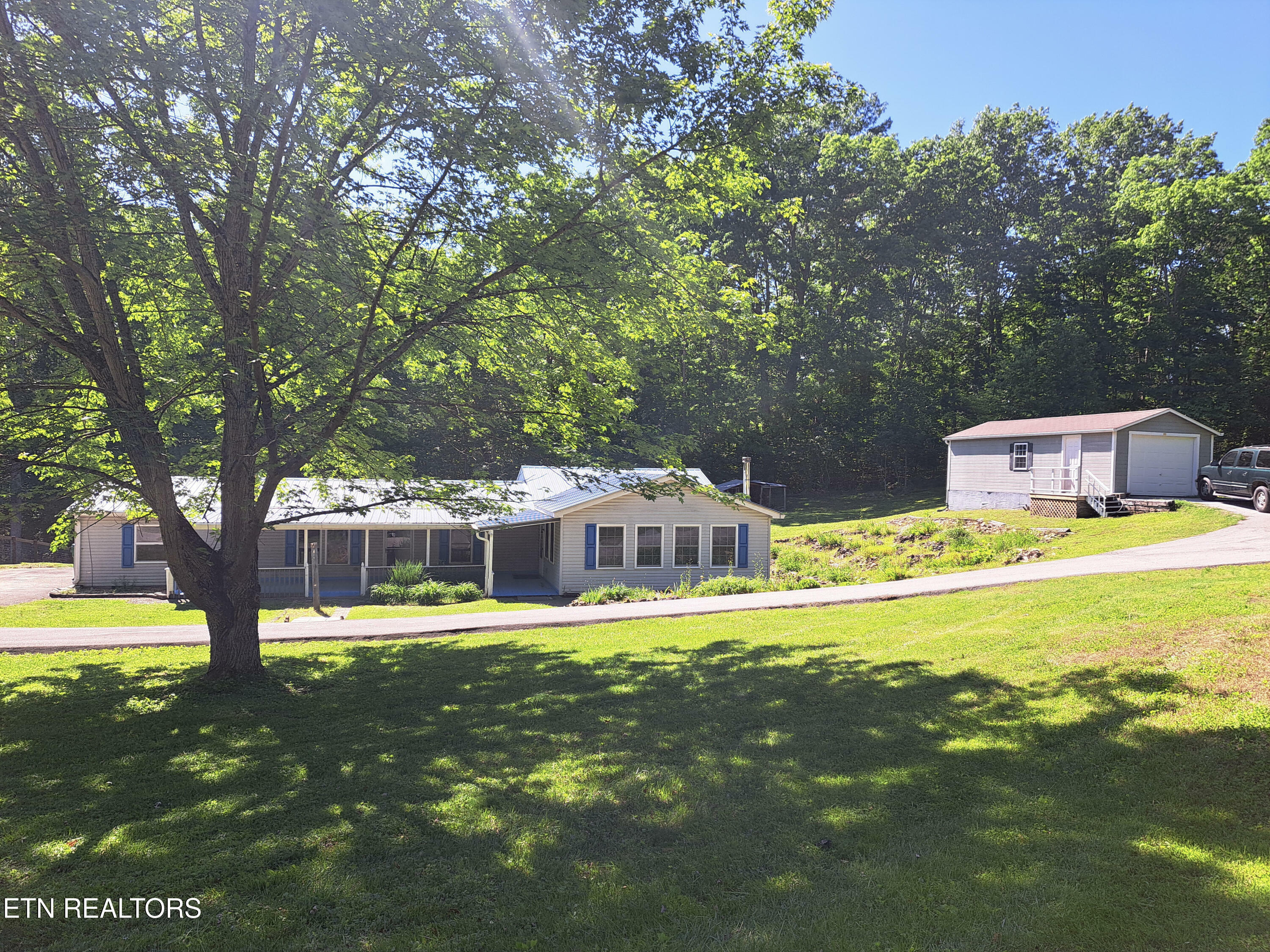 Property Photo: 221 W Catoosa Canyon Drive TN 38571