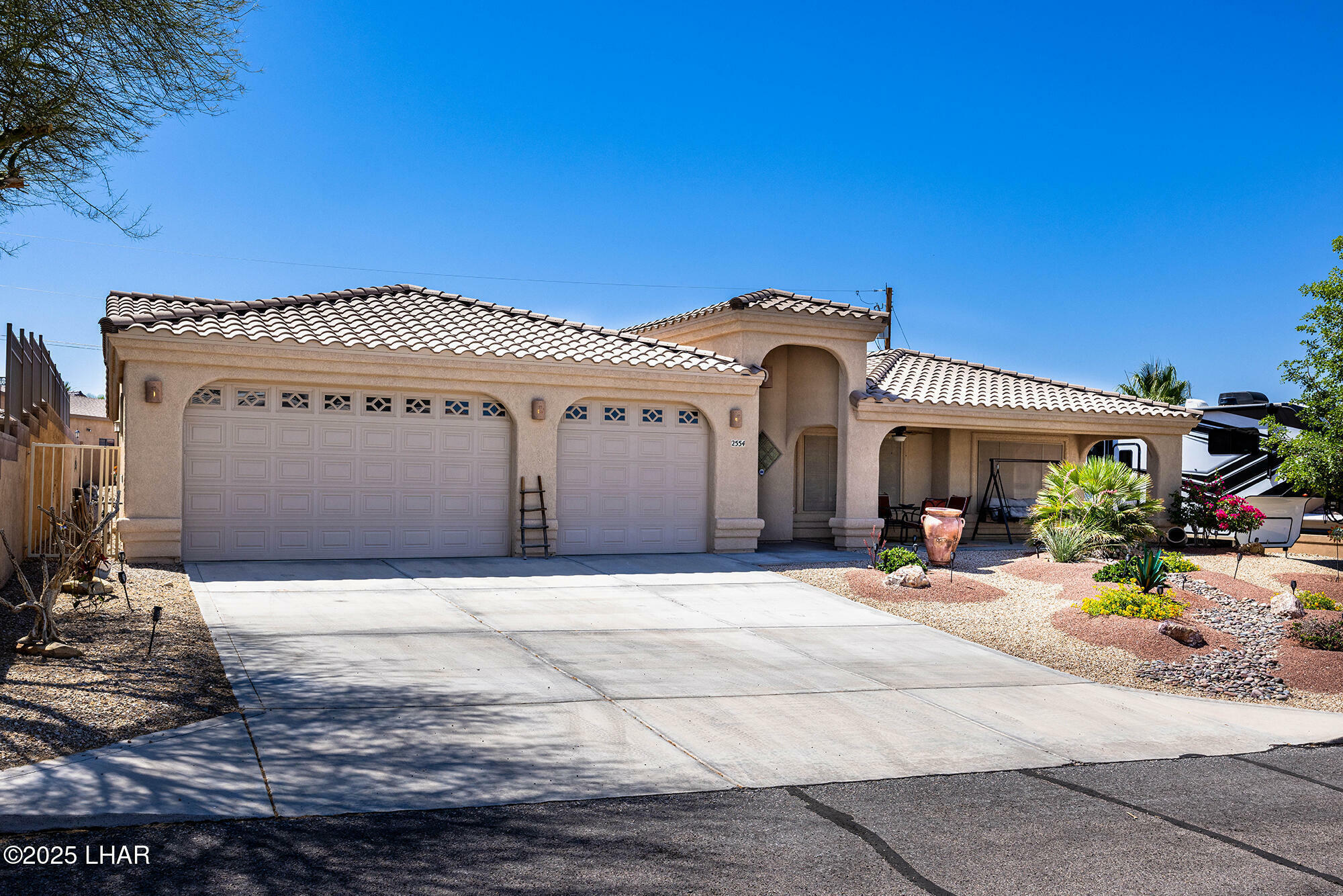 Property Photo: 2554 Beverly Glen Dr AZ 86403