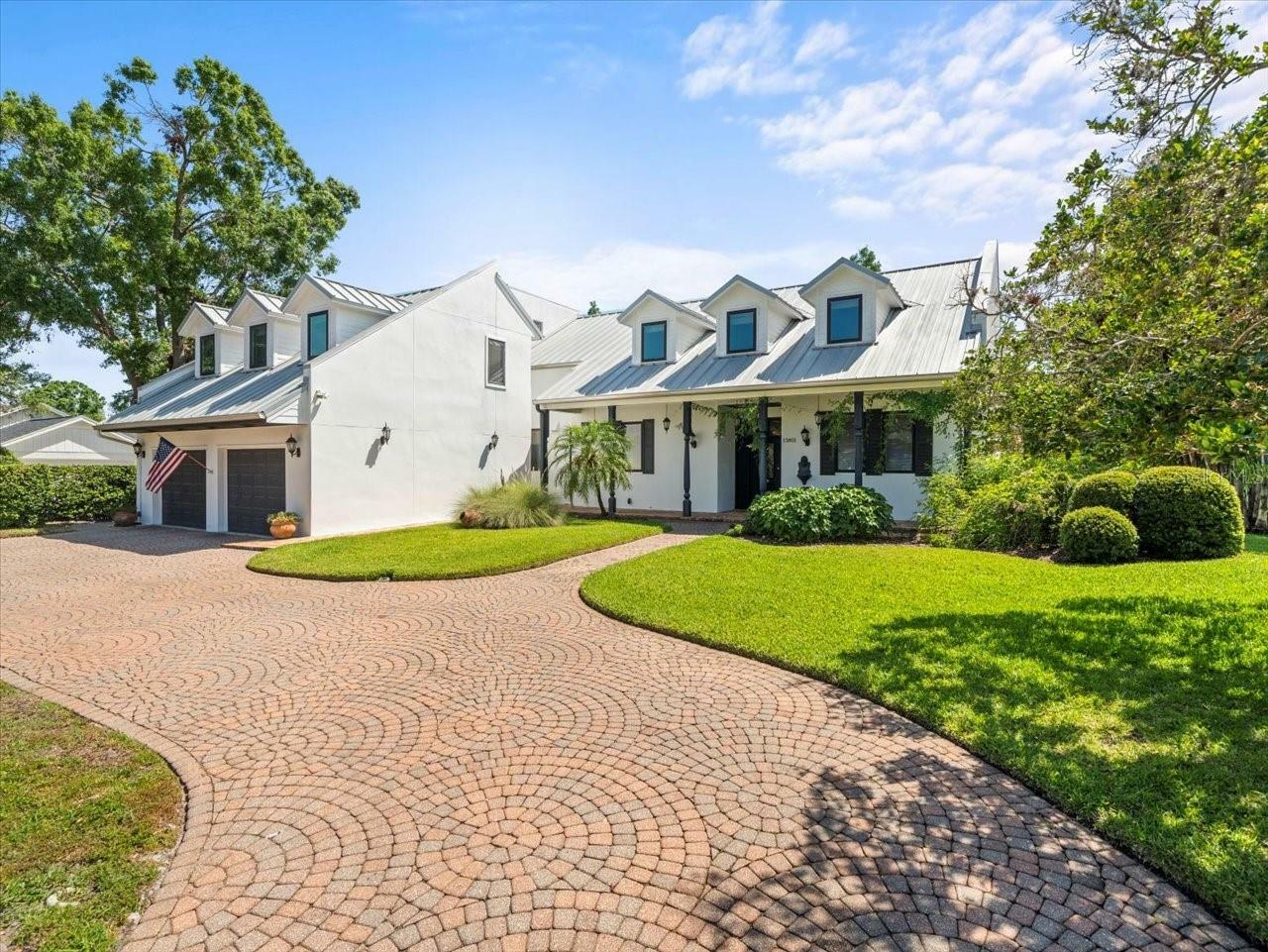 Property Photo: 13801 Lake Village Place FL 33618