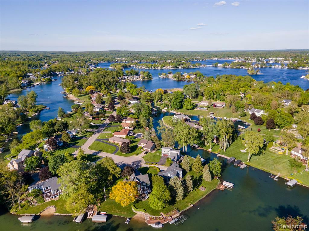 Property Photo: 1157 Arbroak Court MI 48362 2580