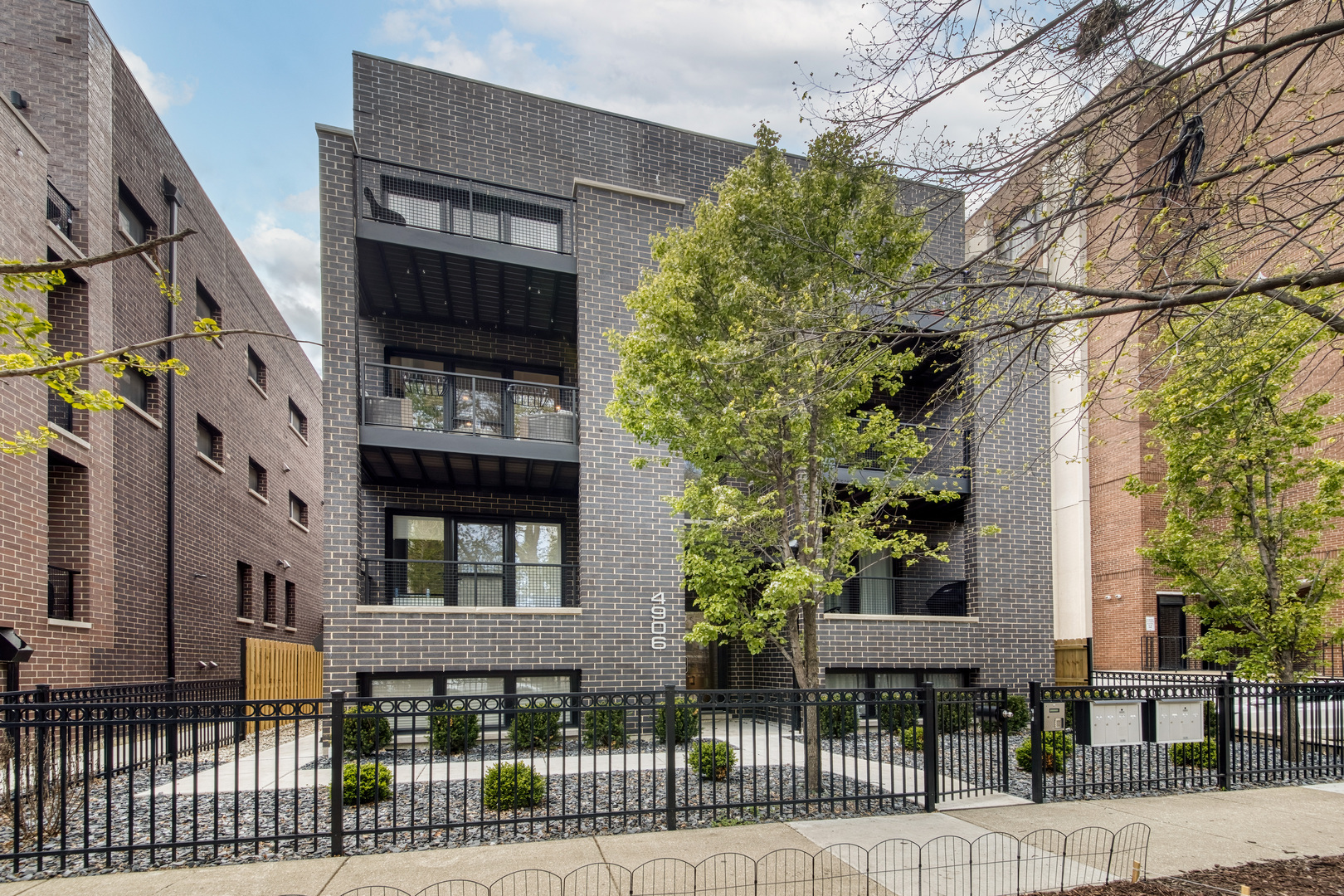 4906 N Kenmore Avenue 2S  Chicago IL 60640 photo