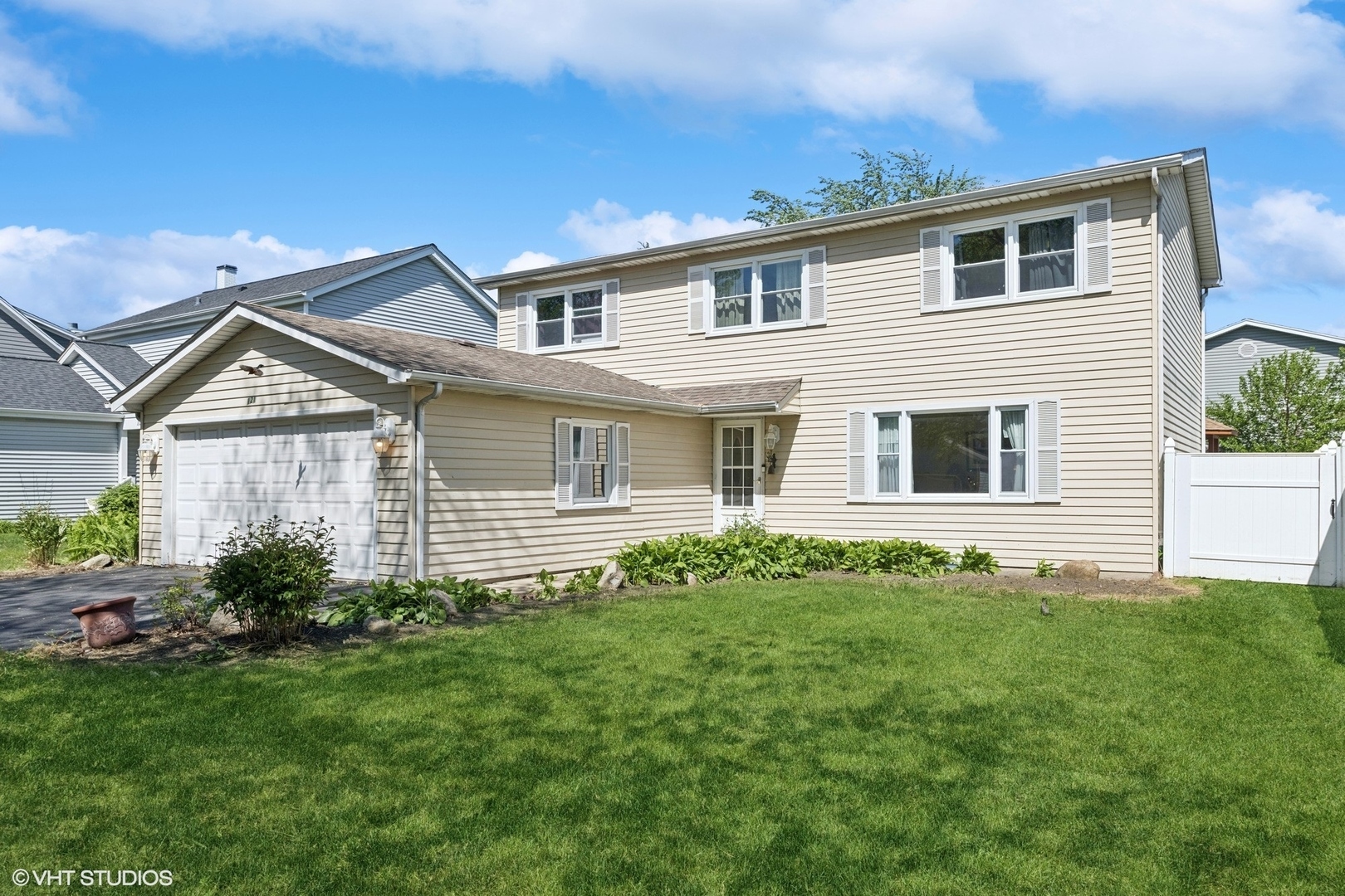 Property Photo: 121 S Parkside Avenue IL 60137