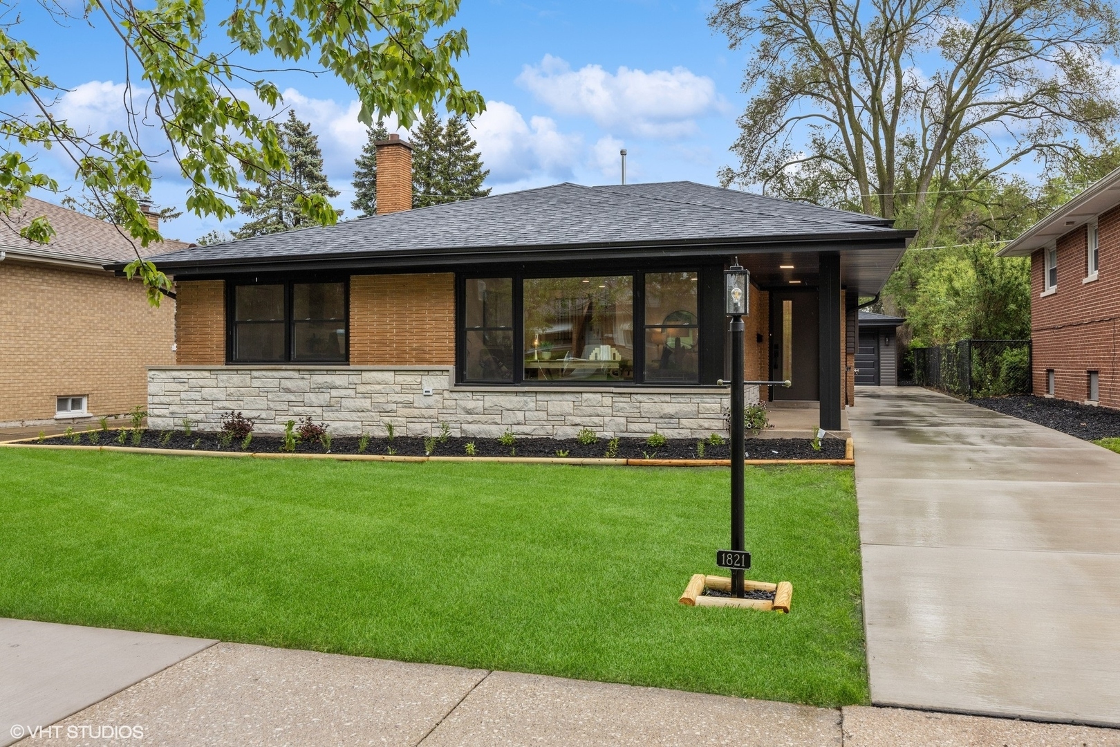 Property Photo: 1821 Kensington Avenue IL 60154