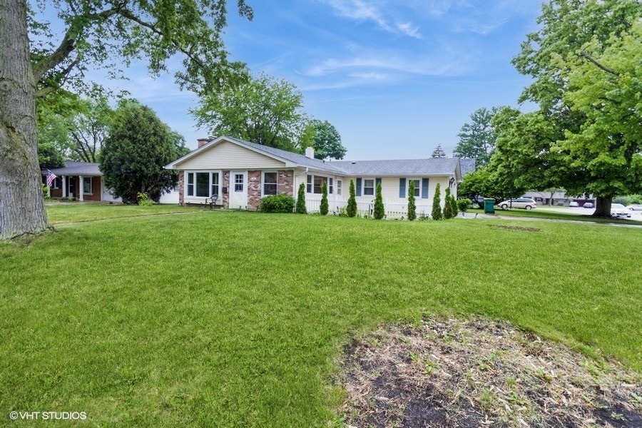 Property Photo: 25 Knollwood Drive IL 60538