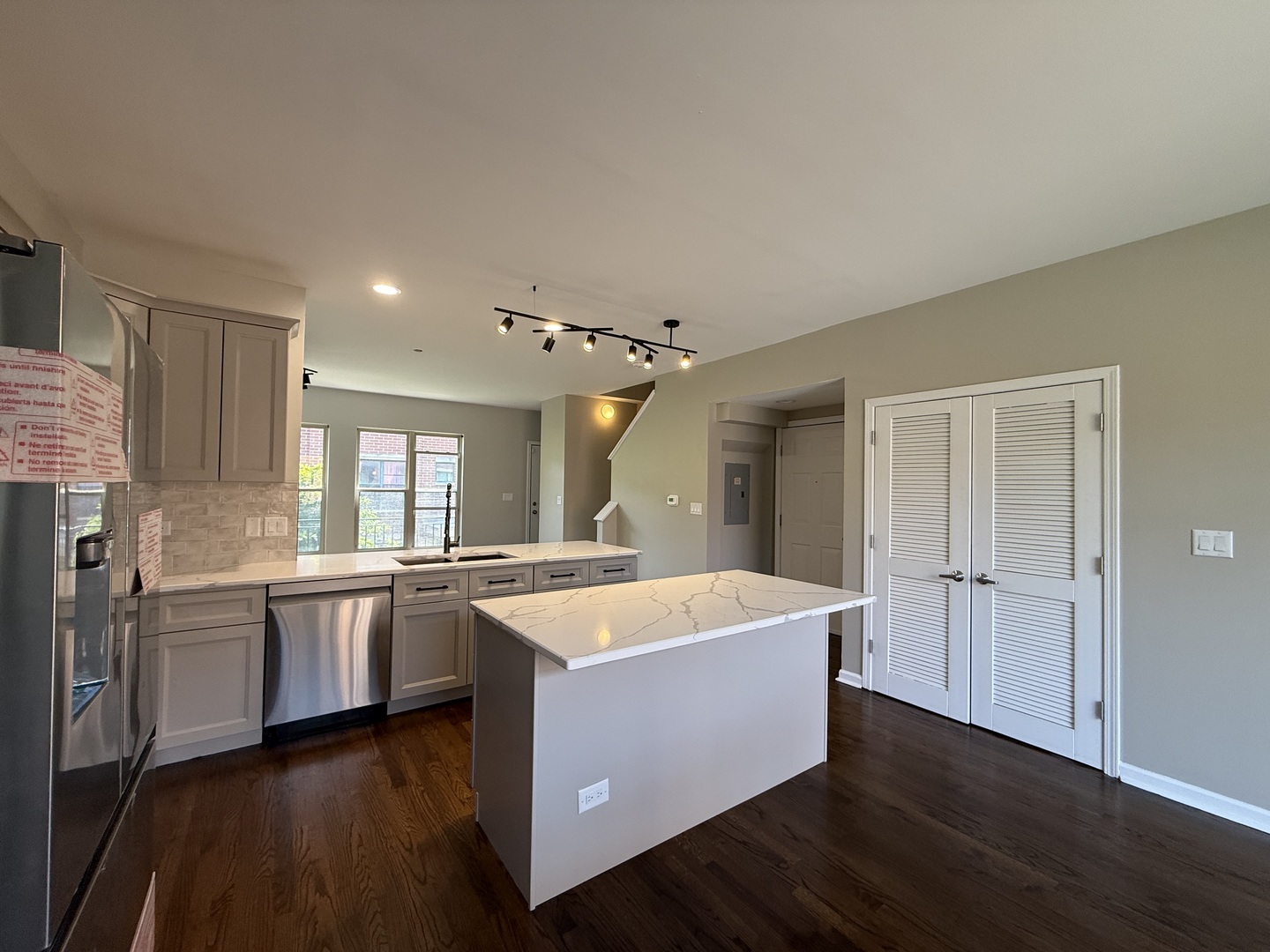 Property Photo: 1333 N Burling Street B IL 60610