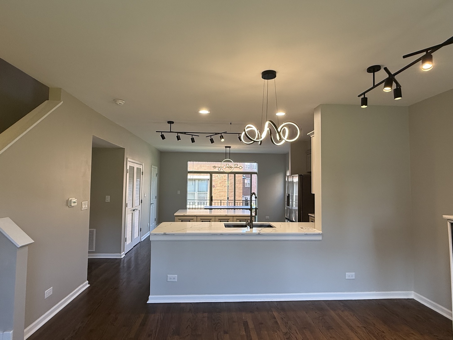 Property Photo: 1333 N Burling Street B IL 60610