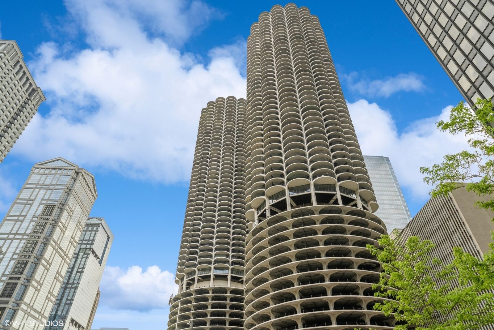 Property Photo:  300 N State Street 5503  IL 60654 