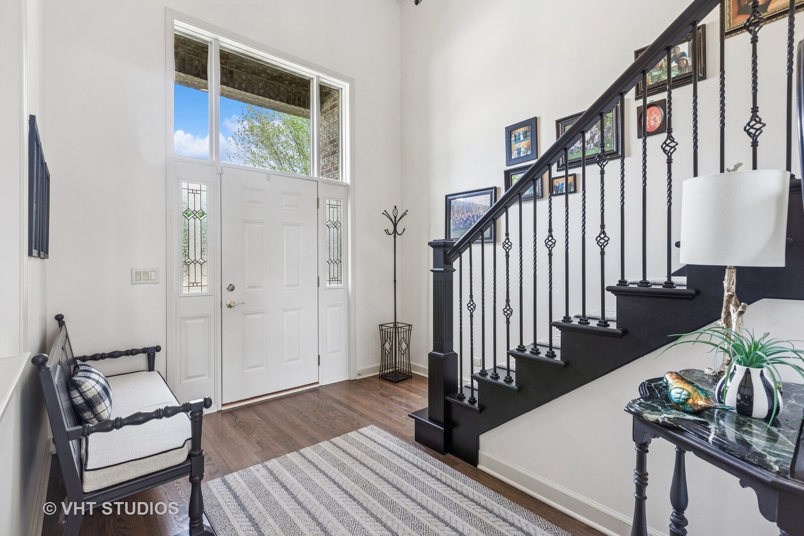 Property Photo:  