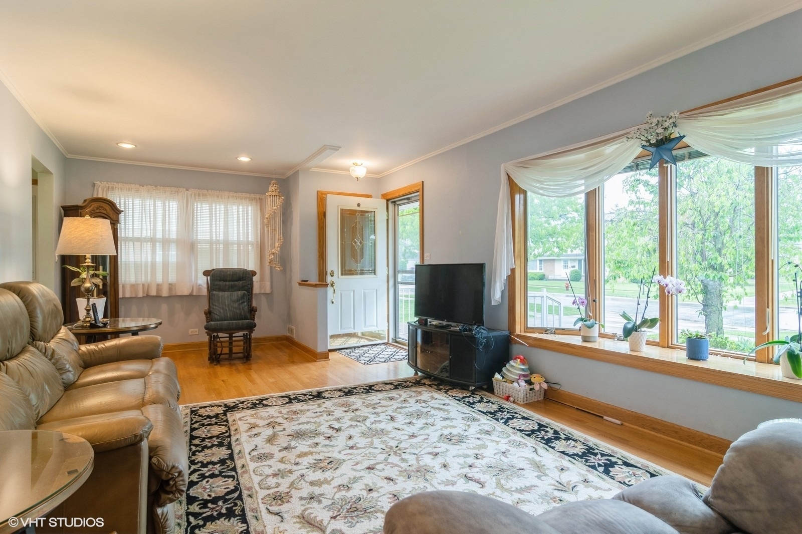 Property Photo: 91 Fletcher Drive IL 60016