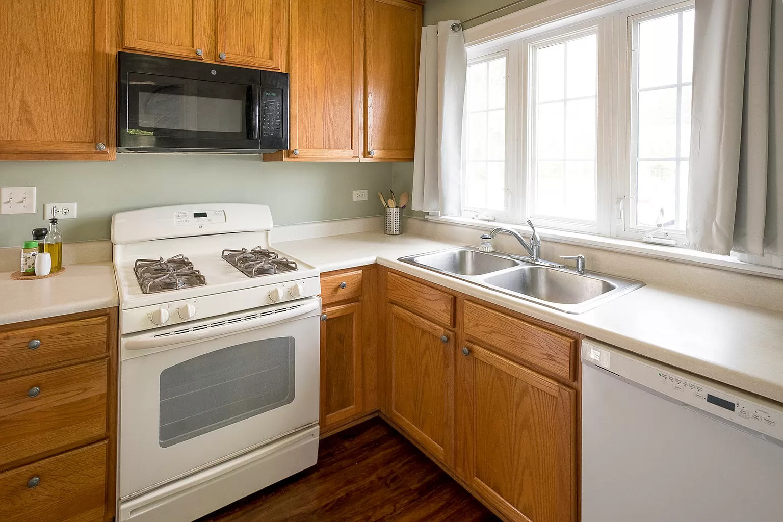Property Photo: 611 E Wilson Street IL 60510