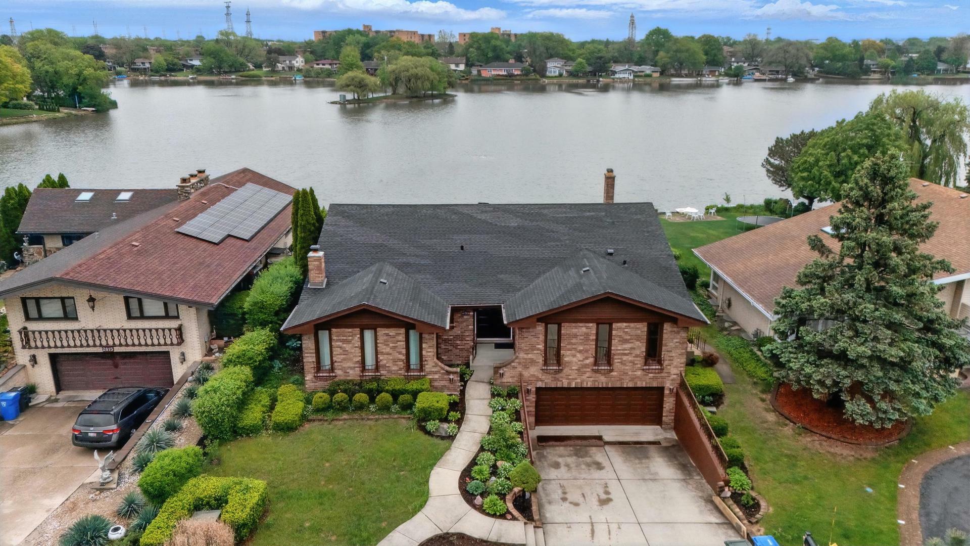 Property Photo: 2819 S Briarwood Drive W IL 60005