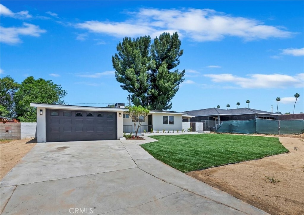 Property Photo: 3483 Farnham Place CA 92503