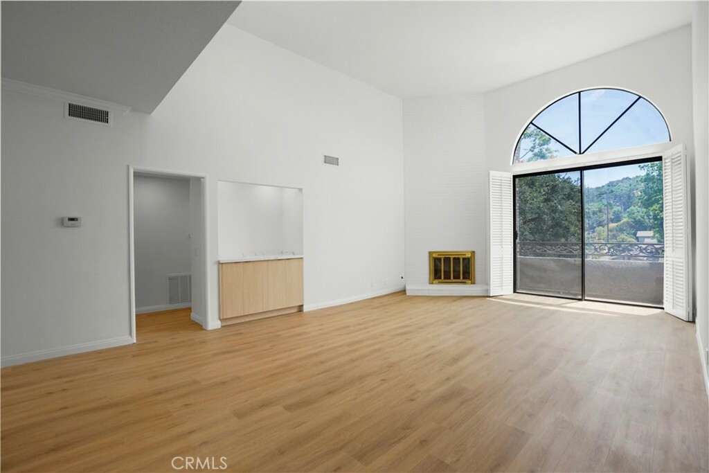 Property Photo: 14844 Dickens Street 306 CA 91403