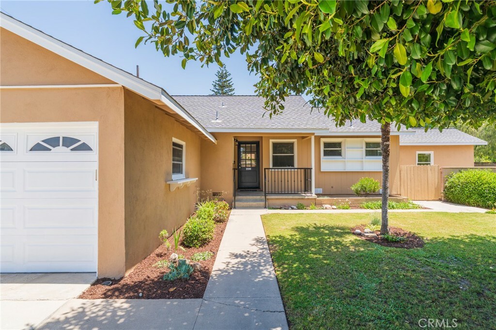 Property Photo:  404 N Pear Knoll  CA 92805 