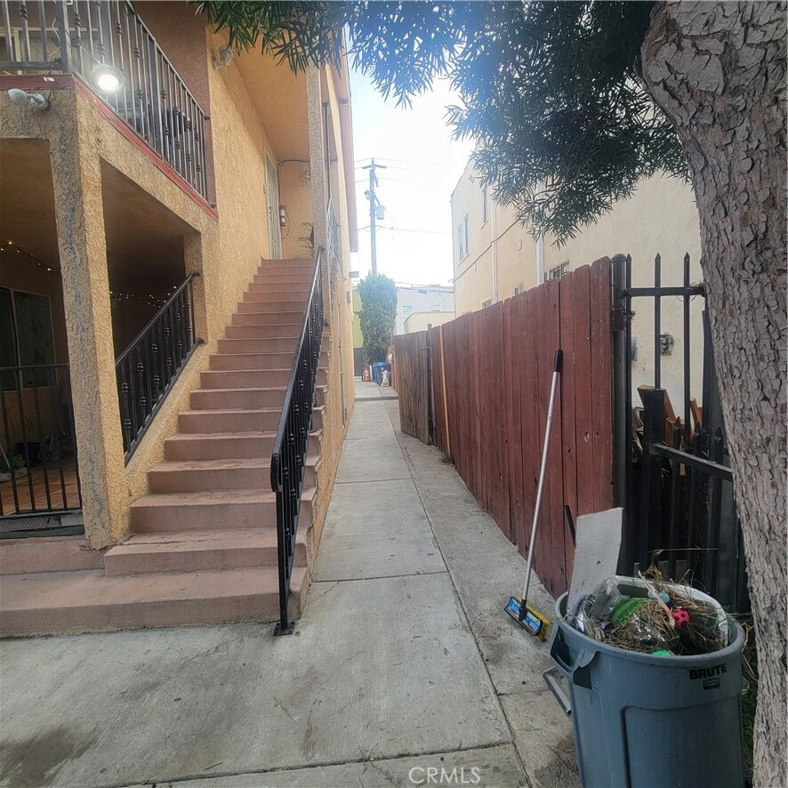 Property Photo: 1462 Henderson Avenue CA 90813