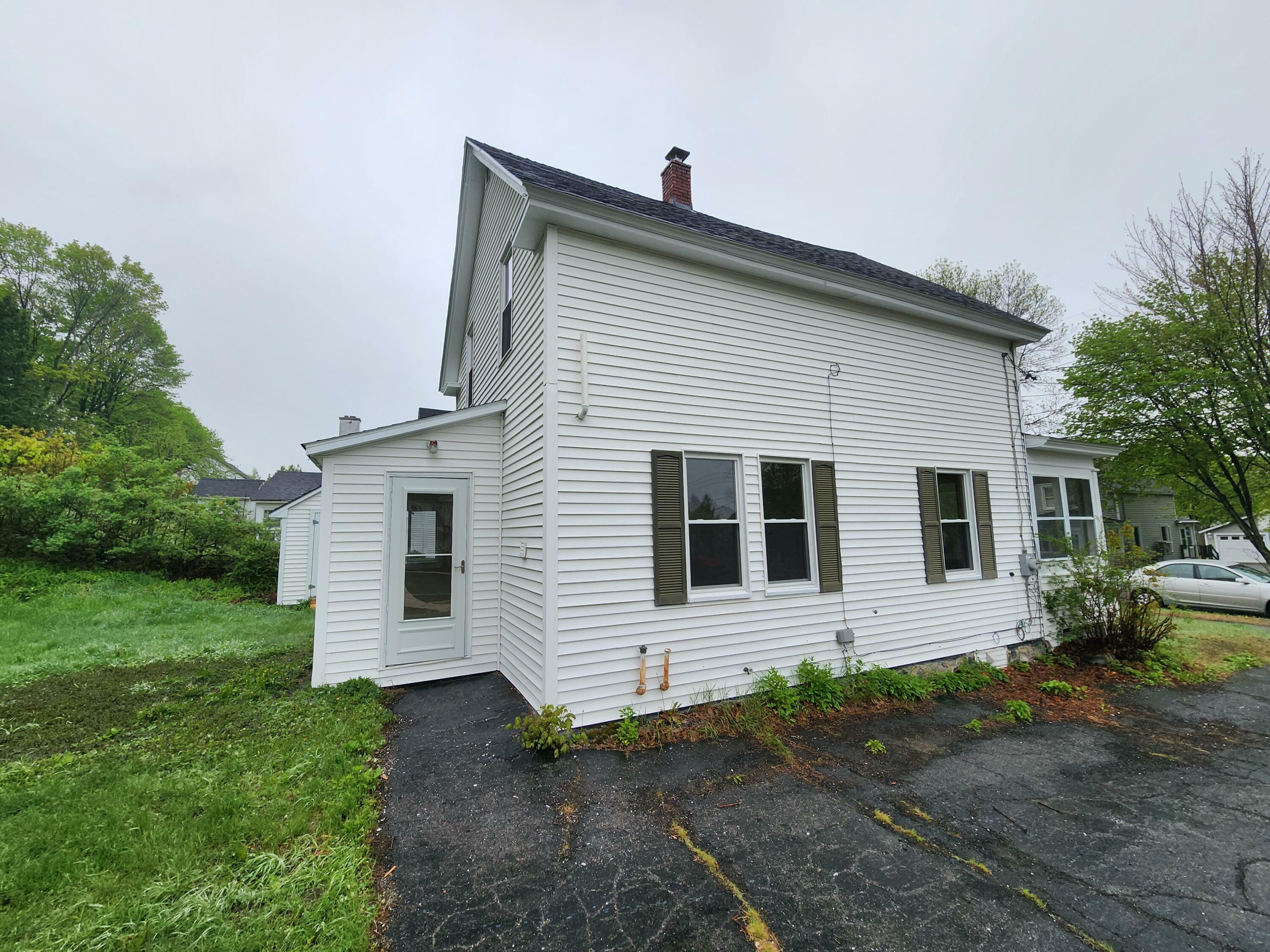 Property Photo:  76 Somerset Street  ME 04462 