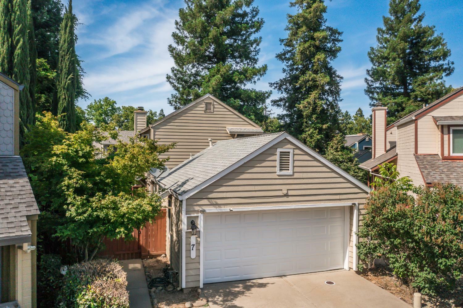Property Photo: 7 Whitecap Court CA 95833