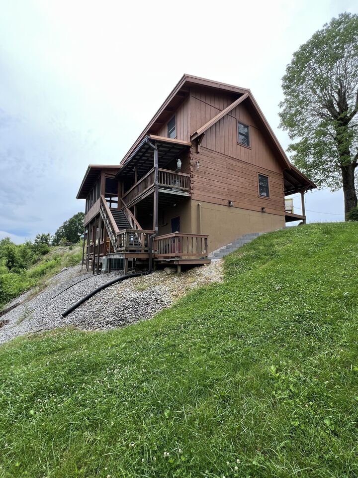 Property Photo: 225 Bill Hunter Rd TN 38551