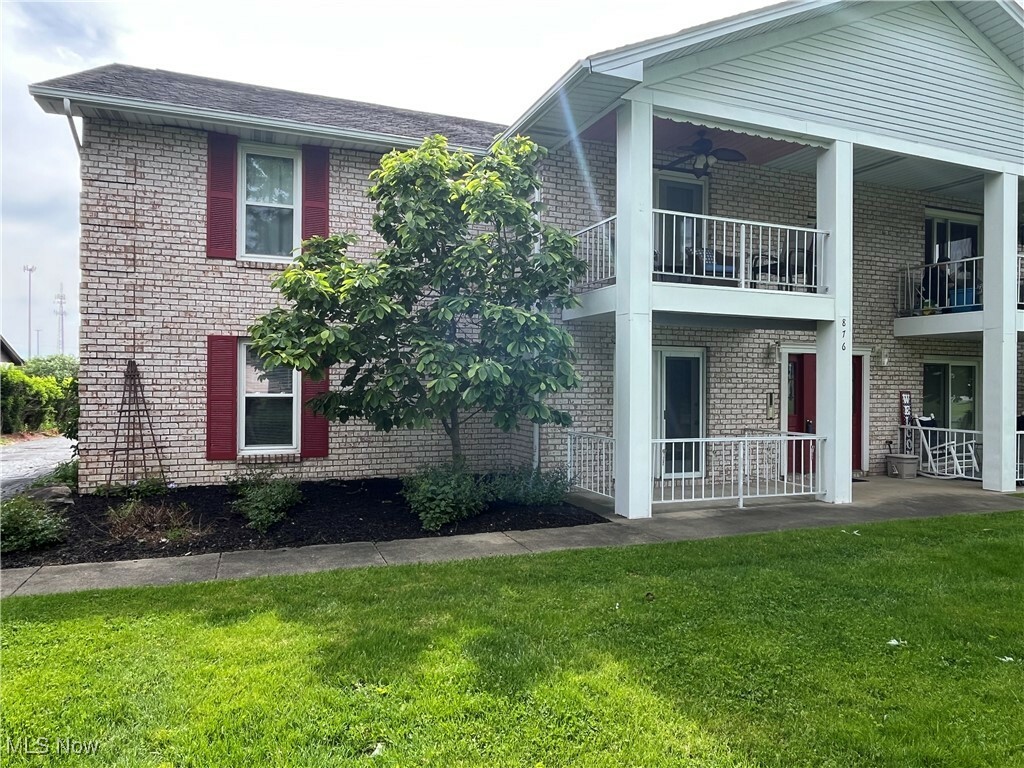 Property Photo: 876 Pearson Circle 1 OH 44512