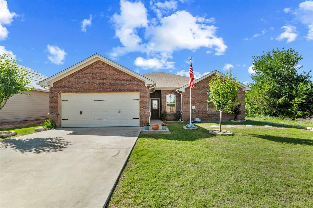Property Photo: 2304 Forest Hill Lane TX 76048