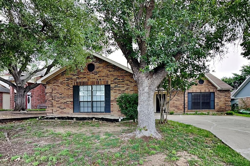 Property Photo: 7924 Firefly Drive TX 76137