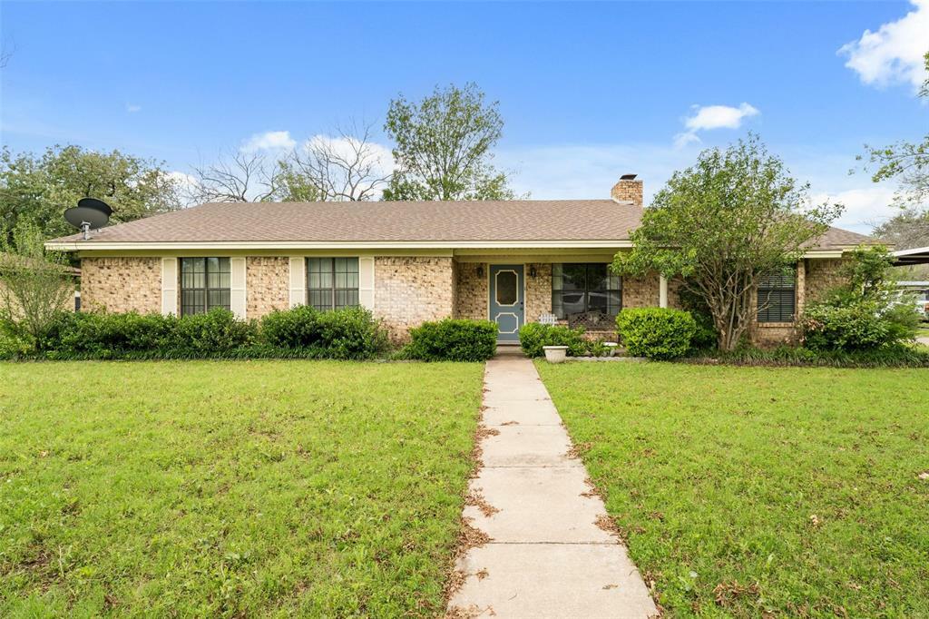 Property Photo: 402 N Walnut Street TX 76705