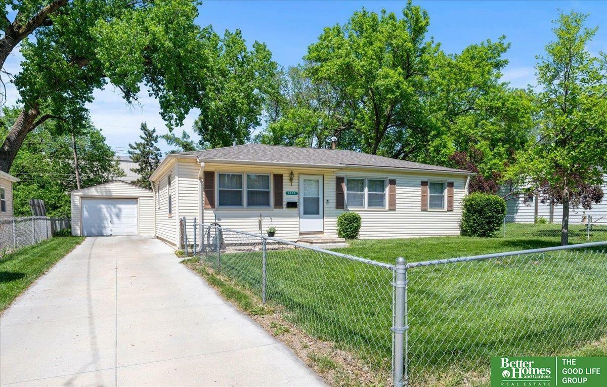 6070 Buckingham Avenue  Omaha NE 68117-9999 photo