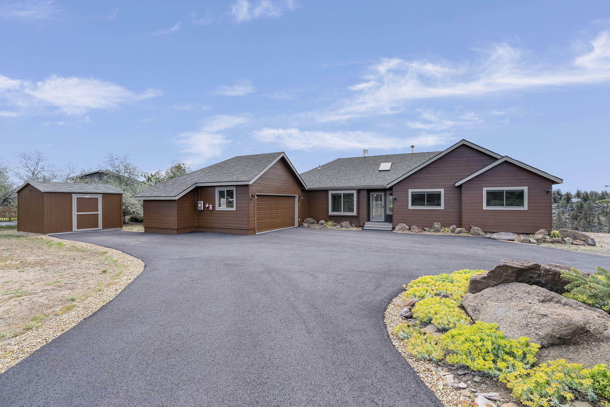 Property Photo: 17197 Mountain View Road OR 97759