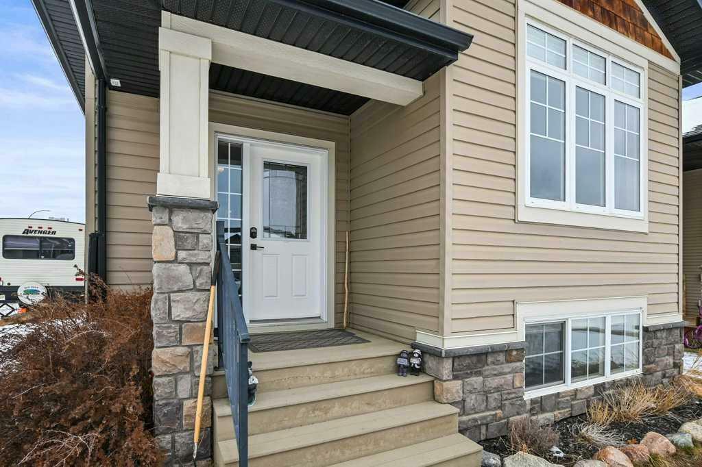 Property Photo:  196 Cedar Square  AB T4M 0A4 