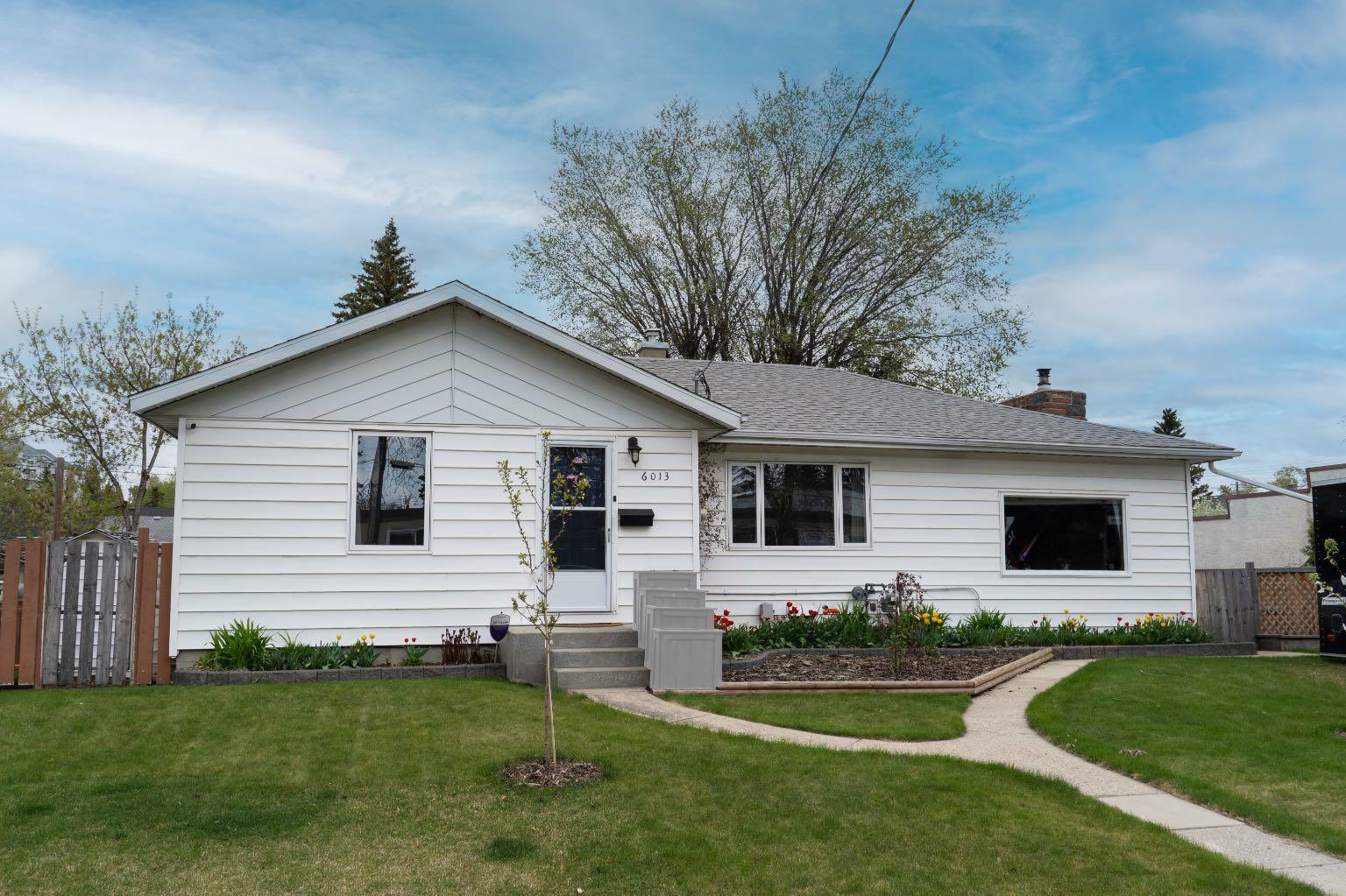 Property Photo: 6013 57 Avenue AB T4N 4S8
