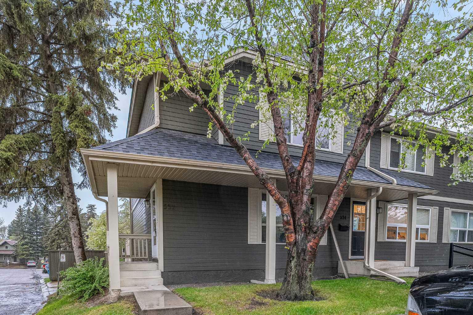 Property Photo:  522 Queenston Gardens SE  AB T2J 6N7 