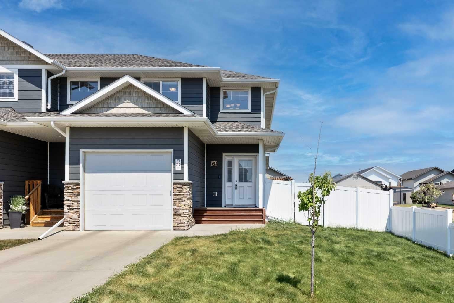 Property Photo: 32 Tallman Close AB T4P 0R1