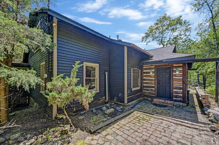 Property Photo:  2285 Beartown Road  PA 18325 