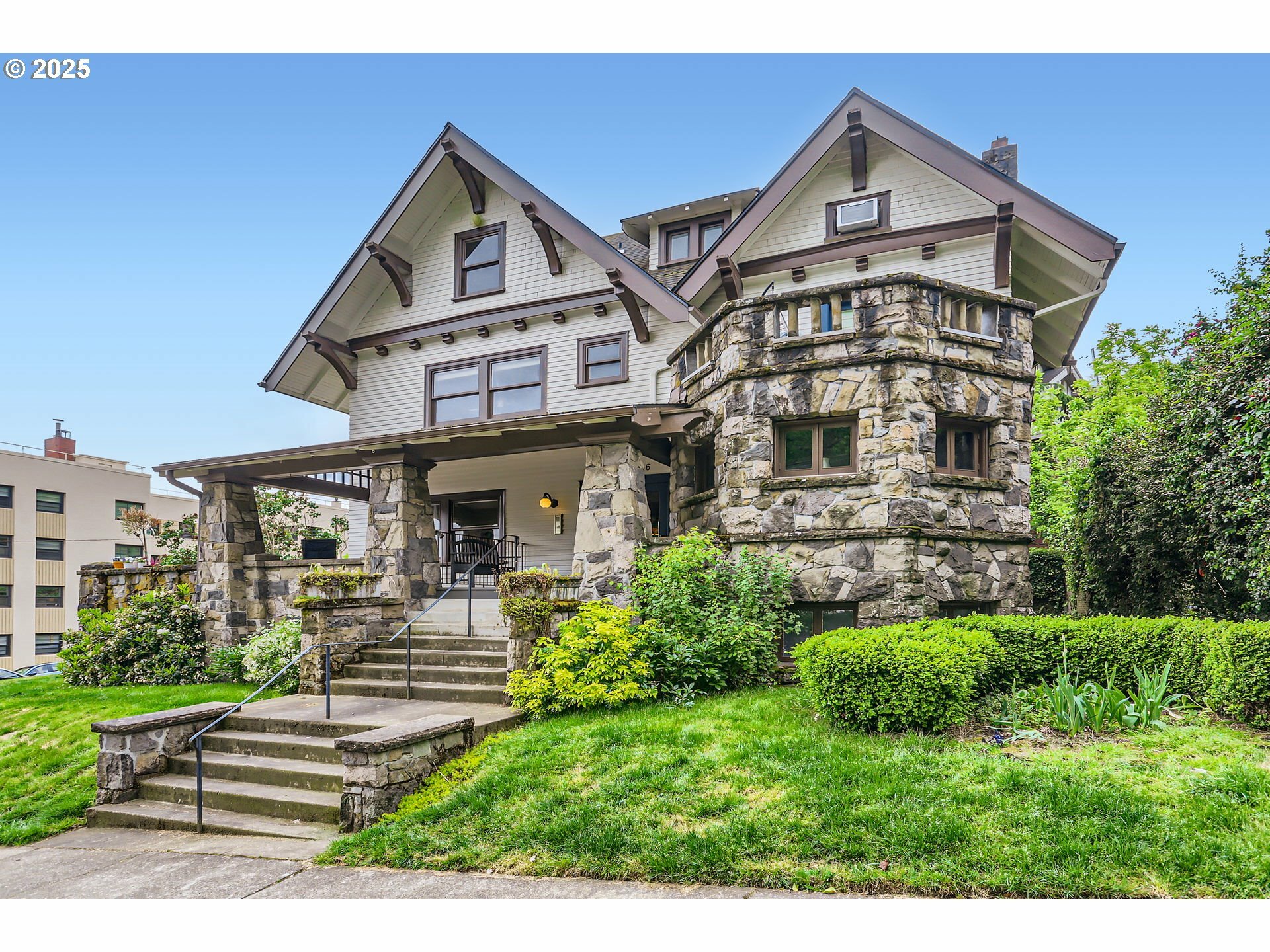 2566 NW Lovejoy St 4  Portland OR 97210 photo