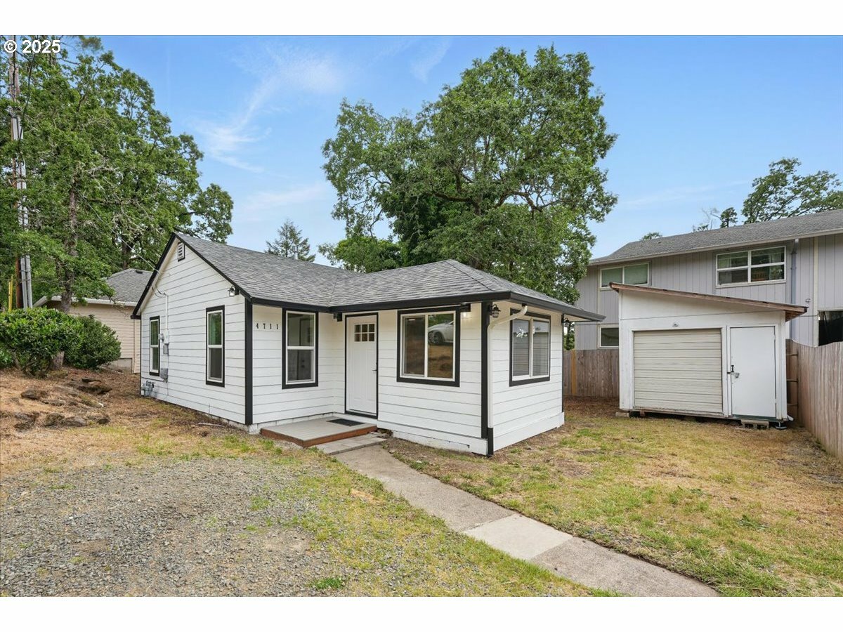 4711 Alder St  West Linn OR 97068 photo