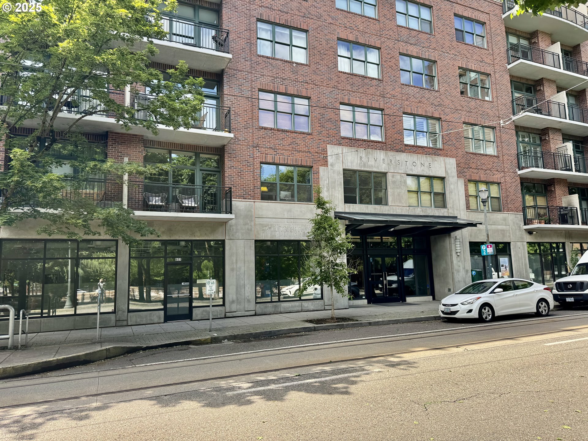 Property Photo: 821 NW 11th Ave 315 OR 97209